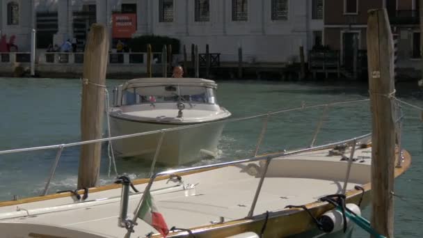 Navegación Barco Por Gran Canal — Vídeos de Stock