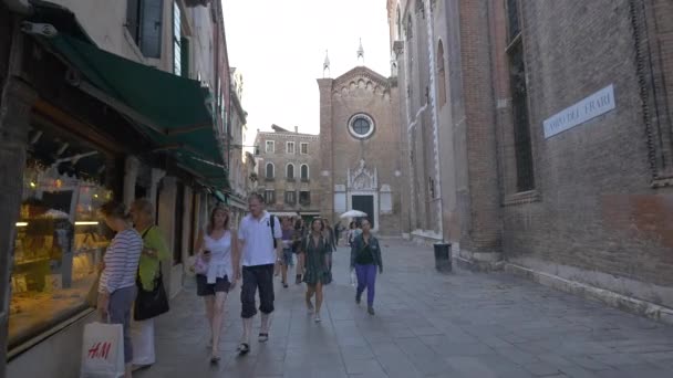 Περπατώντας Κοντά Στη Βασιλική Dei Frari — Αρχείο Βίντεο