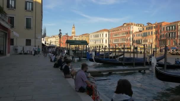 Relajarse Orilla Del Gran Canal — Vídeo de stock