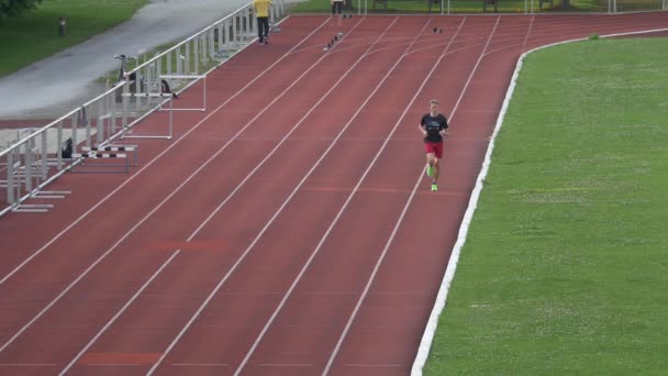 Correr Una Pista Carreras — Vídeos de Stock