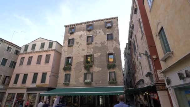 Restaurant Und Alte Gebäude — Stockvideo