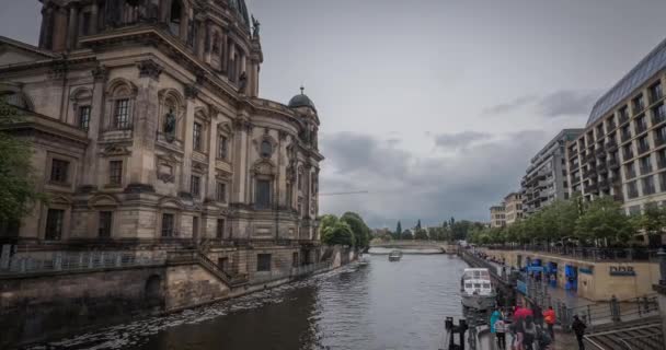 Timelapse Spree River Cloudy Day — Stock video
