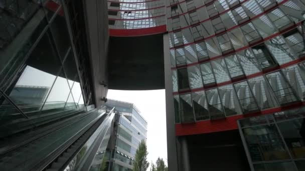 Moderne Gebäude Mit Glasfassaden — Stockvideo