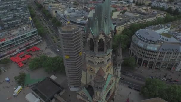 Luchtfoto Van Een Kerk Andere Gebouwen — Stockvideo