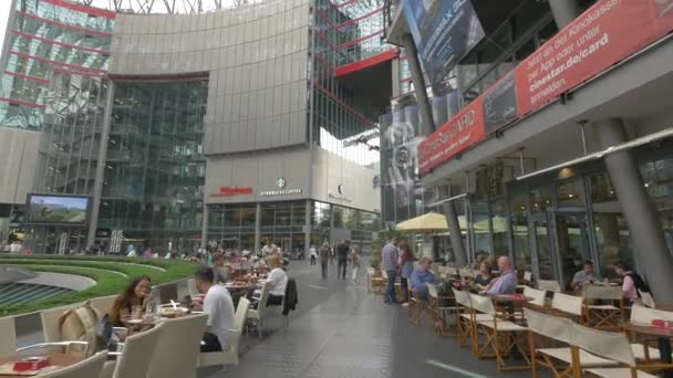 Рестораны Sony Center Plaza Берлин — стоковое видео