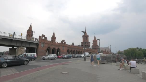 Walking Oberbaum Bridge Berlin — Video