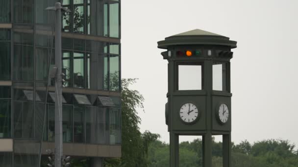 World First Electric Traffic Light Berlin — Stock Video