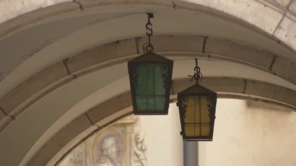 Dwie Lampy Sufitowe Ulicy — Wideo stockowe