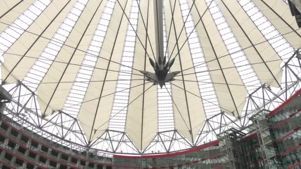索尼中心广场位于柏林的屋顶穹顶 — 图库视频影像
