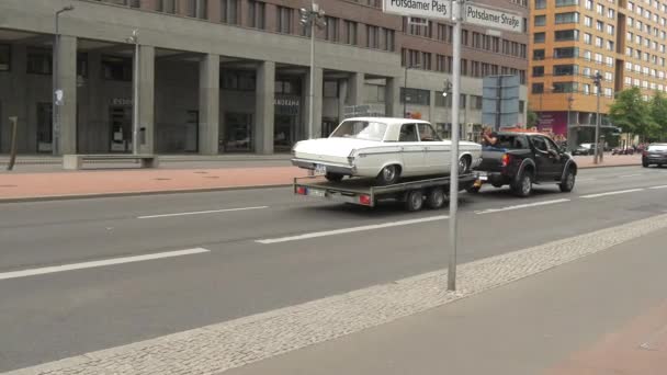 Вулиці Буксирується Старовинна Машина — стокове відео
