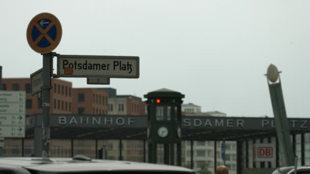 Großaufnahme Eines Straßenschildes Berlin — Stockvideo