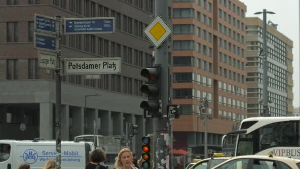 信号機と道路標識 — ストック動画
