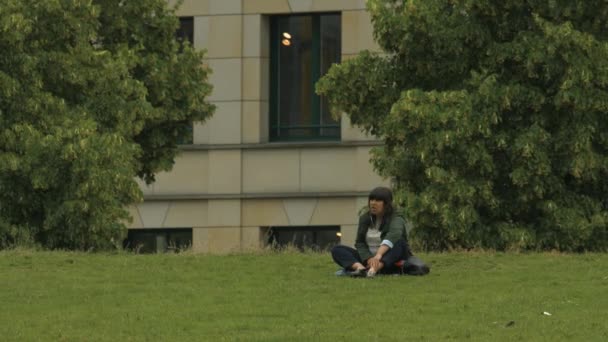 Young Woman Sitting Green Grass — Stock Video