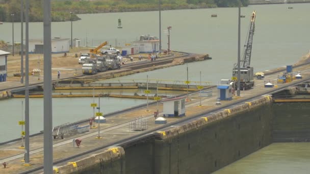 Pan Right Miraflores Locks Panama — стоковое видео
