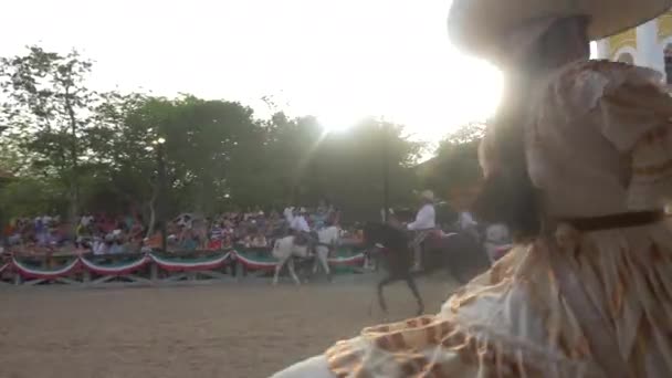 Mexičtí Muži Ženy Jezdící Koních Cancúnu — Stock video