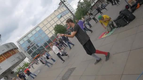 Pemain Jalanan Alexanderplatz Berlin — Stok Video
