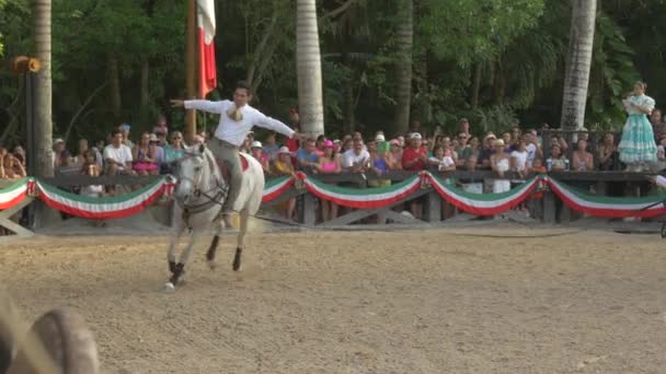 Mexican Man Doing Acrobatics Horseback Cancun — Stock Video