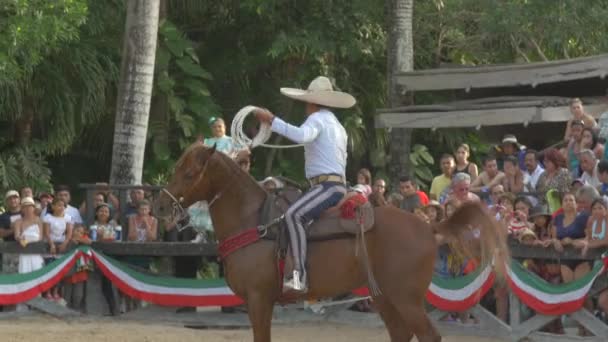 Mexikanska Man Snurrar Lasso Cancun — Stockvideo