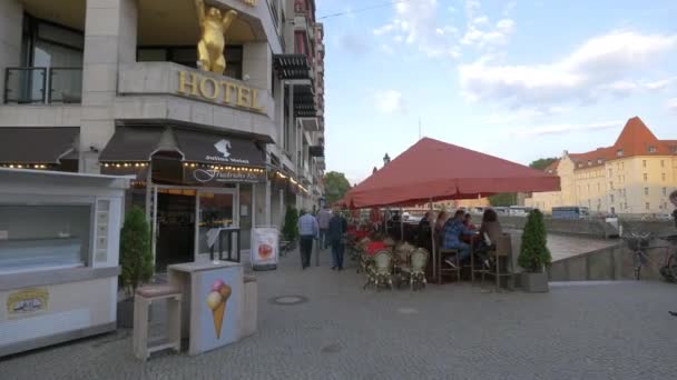 Restaurant Freien Flussufer — Stockvideo