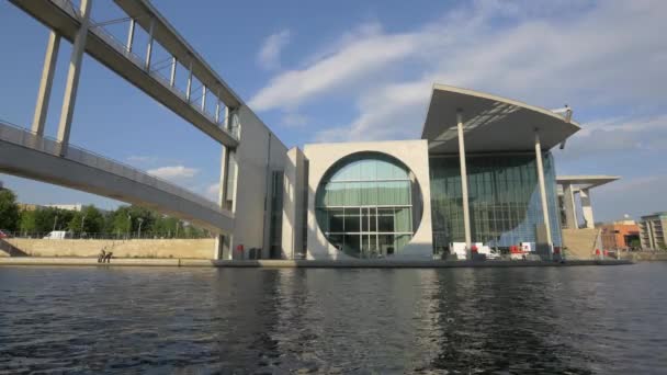 Edificio Moderno Junto Agua — Vídeos de Stock