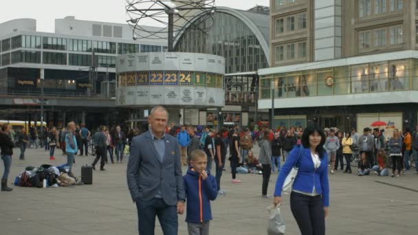 Uma Apresentação Rua Alexander Place Berlim — Vídeo de Stock