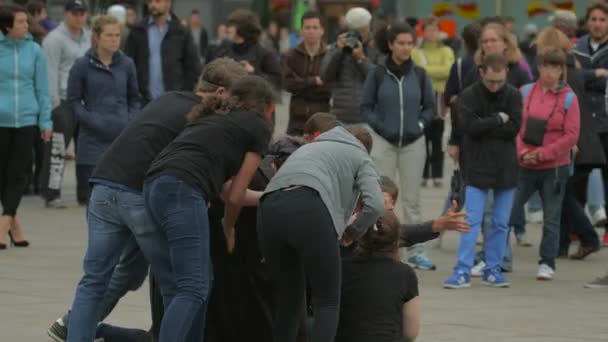 Artistas Callejeros Frente Público — Vídeo de stock