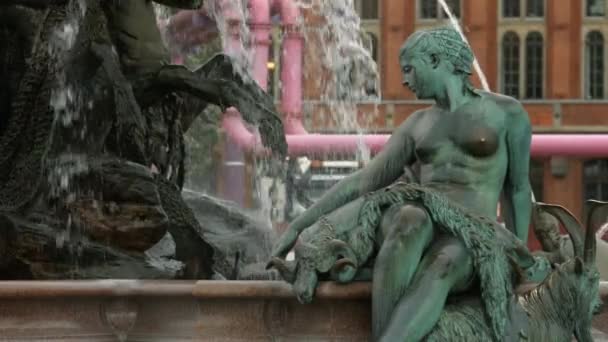Woman Statue Water Fountain — Stock video