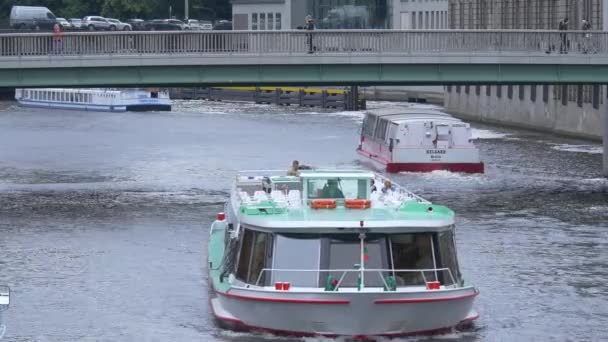 Sightseeing Boats Floating River — Stockvideo