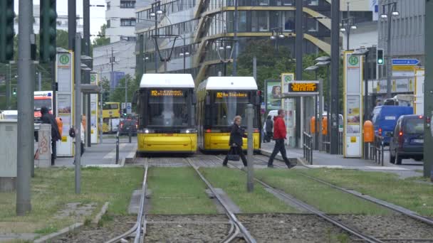 Deux Tramways Arrêtés Gare Berlin — Video