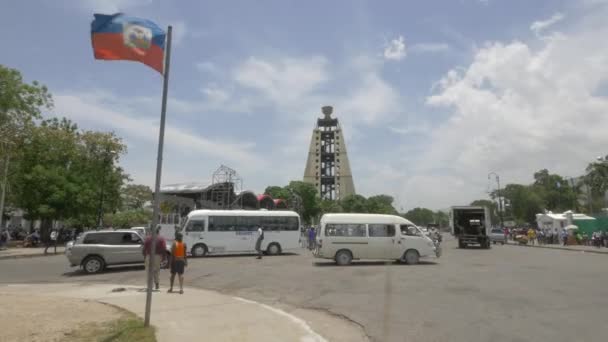 Памятник Двухсотлетию Порт Пренсе — стоковое видео