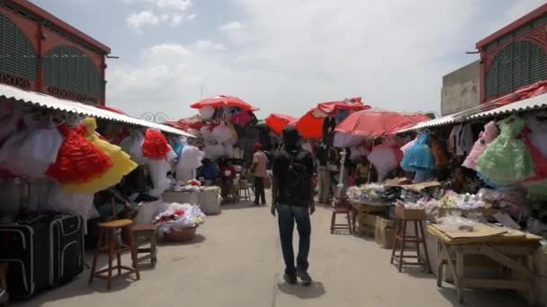 Überfüllte Buden Auf Einem Markt Haiti — Stockvideo