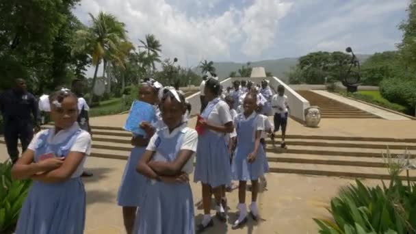 Kinderen Uniform Haïti — Stockvideo