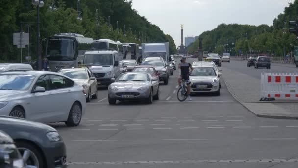 Tráfego Rua Numa Encruzilhada — Vídeo de Stock