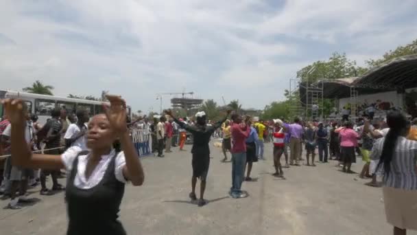 Grupp Människor Som Dansar Port Prince — Stockvideo