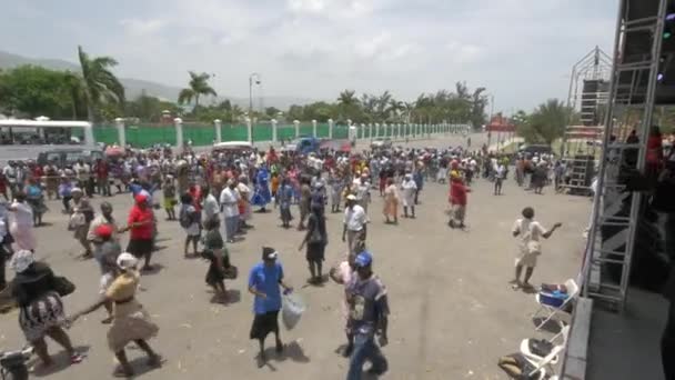 Port Prince Deki Bir Etkinlikte Insanlar Dans Ediyor — Stok video