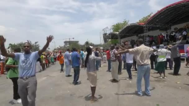 Gente Bailando Cantando Puerto Príncipe — Vídeo de stock