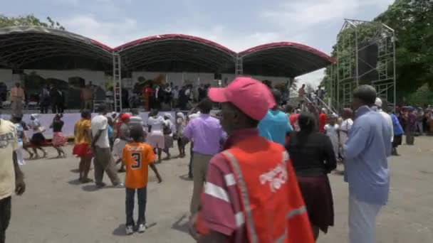 海地人民聚集在街头 — 图库视频影像