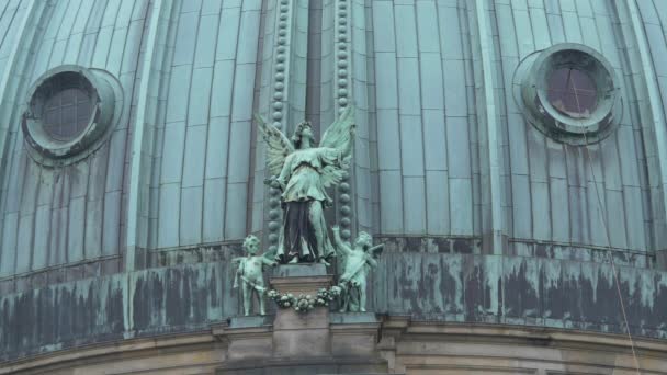 Close Van Beelden Kathedraal Van Berlijn — Stockvideo