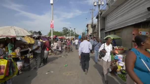 Haitianer Auf Dem Straßenmarkt — Stockvideo