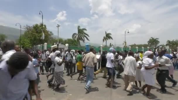 Haitiska Människor Dansar Port Prince — Stockvideo