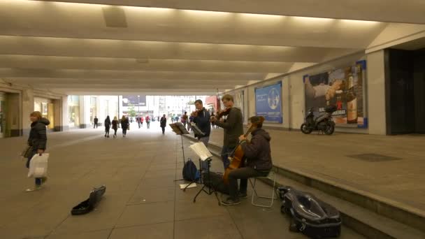柏林Alexanderplatz街头音乐家 — 图库视频影像