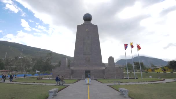 Monumento Medio Mundo — Vídeo de stock