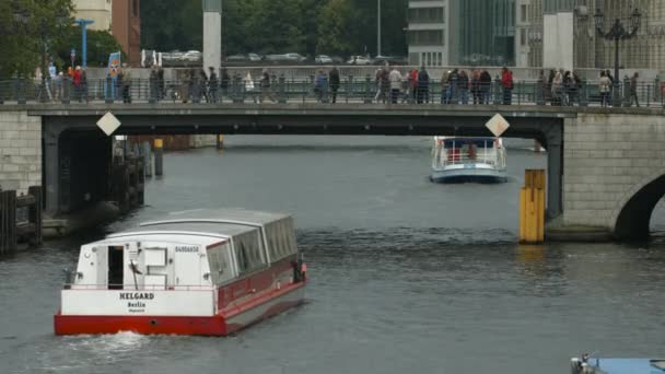 Boats Floating Bridge Berlin — Stockvideo