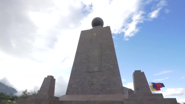 Baixo Ângulo Monumento Equador — Vídeo de Stock