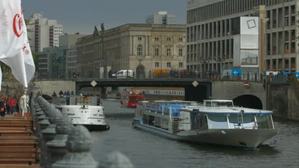 Sightseeing Båtar Floden Spree Berlin — Stockvideo