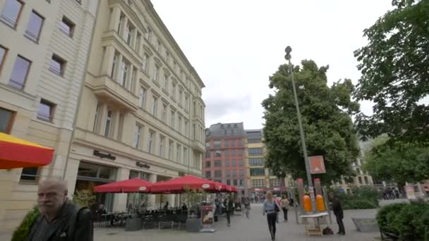 People Neue Promenade Berlin — Stock video