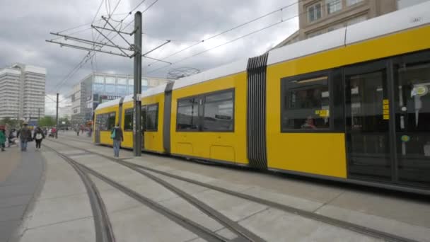 Yellow Tram Rolling Alexanderplatz — Stockvideo
