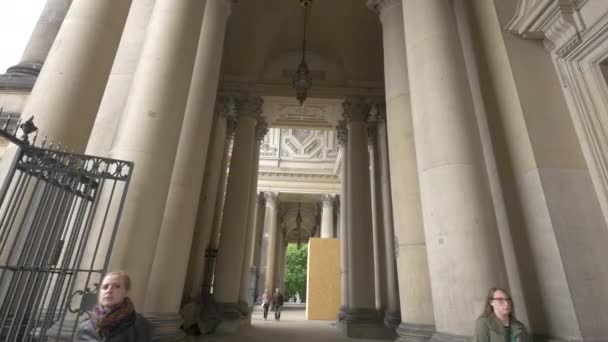 Walking Berlin Cathedral Portico — Stock Video