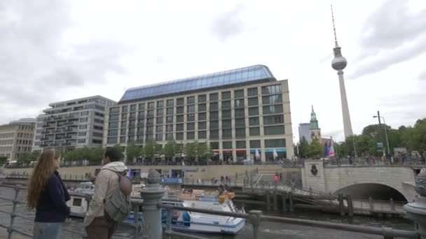 Berlin Deki Spree Nehri Yakınlarında Şehir Yaşamı — Stok video