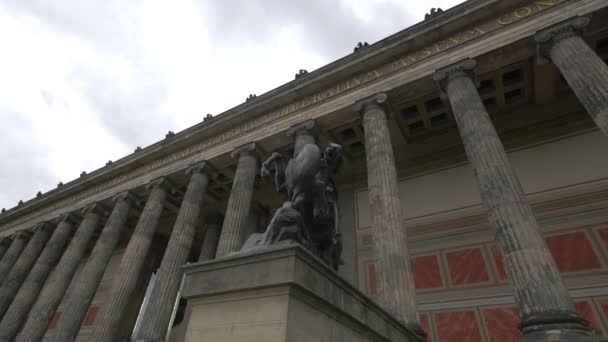 Uma Estátua Frente Museu Altes Berlim — Vídeo de Stock